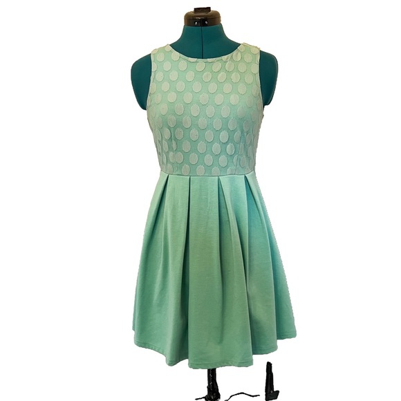 ☀️HOST PICK☀️ Cute Mint Green Pleated Dress - Size Small - Picture 2 of 10